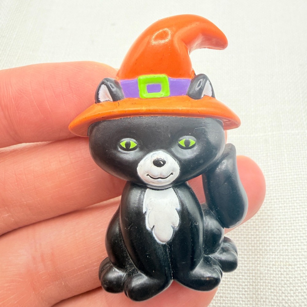 Vintage Halloween Black Tuxedo Cat in Witch Hat Brooch Pin